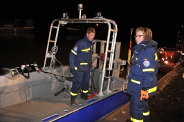 Die Tauchschule unterstützt bei einer Rettungsübung der Freiwilligen Feuerwehr